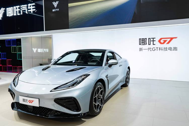 重庆万州区欧浩耀企业管理咨询哪吒汽车在智能汽车领域的表现，领途汽车在新能源汽车市场中的影响力